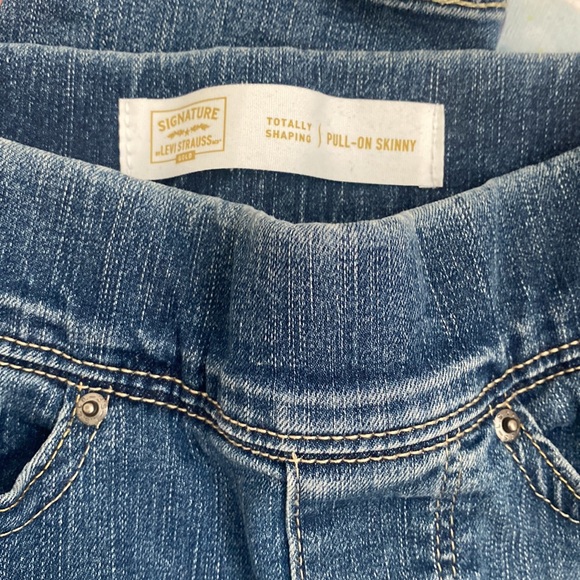 Levi’s pull on jeans - Picture 2 of 4